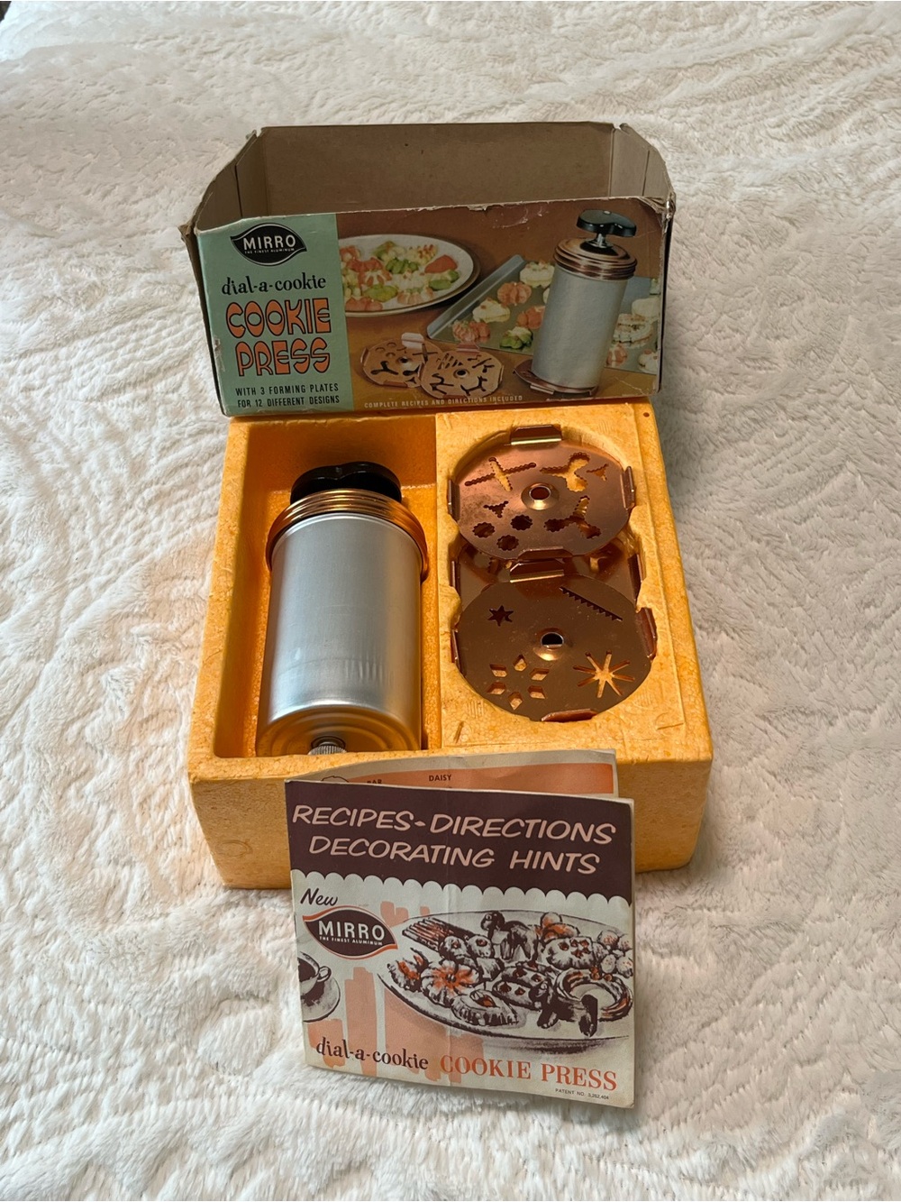 Mirro Dial-A-Cookie Press with 3 Forming Plates For 12 Different Designs